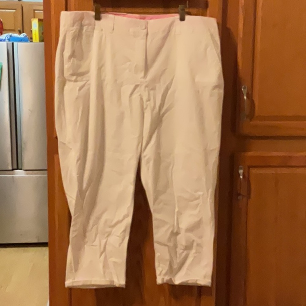 Gently used women’s crown & ivy  charlotte white cropped  size 18 W